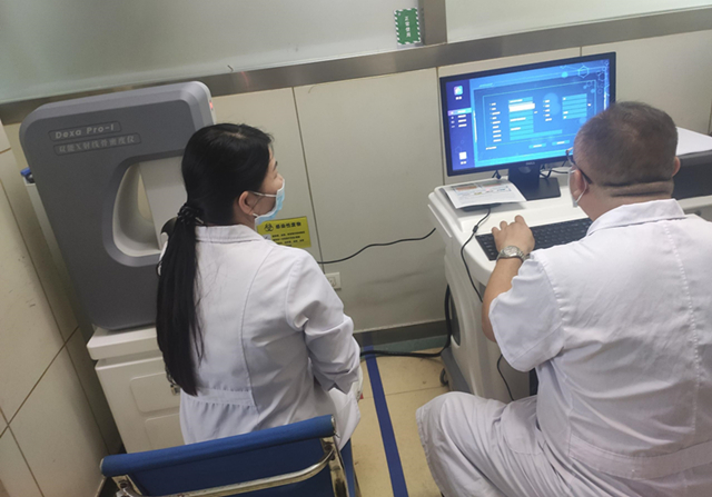 雙能X線骨密度儀廠家溫馨提示:拒絕骨質(zhì)疏松,從骨密度檢測開始